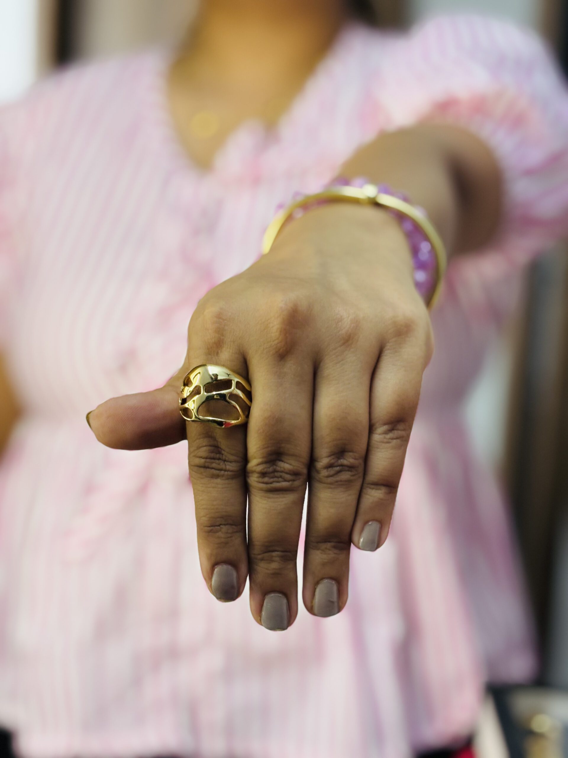 IMG_0665 Gold Colored Open Curve Statement Ring – Airy Flowing Design, Anti-Tarnish Stainless Steel - Image 1