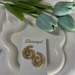 Round Melted shaped anti tarnish earring.