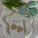 Shell shaped anti tarnish earring.
