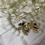 Flower shaped anti tarnish earring.